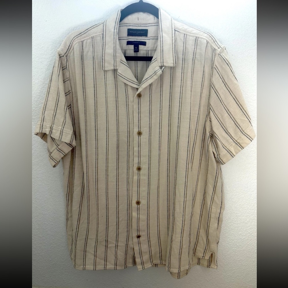 Banana Republic Short Sleeve Resort Wear Lightweight Button Down Shirt - Picture 3 of 15